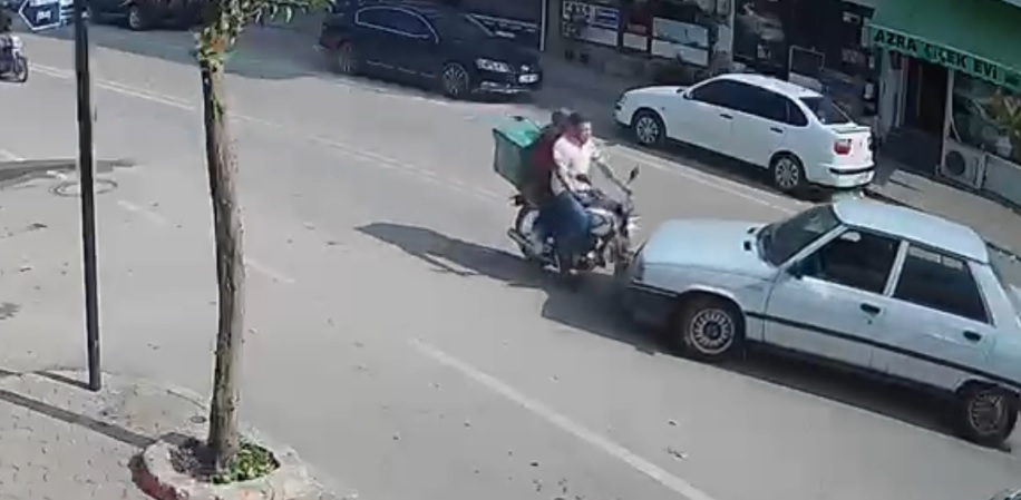 Adana'da otomobille motosiklet çarpıştı! Karı koca yaralandı