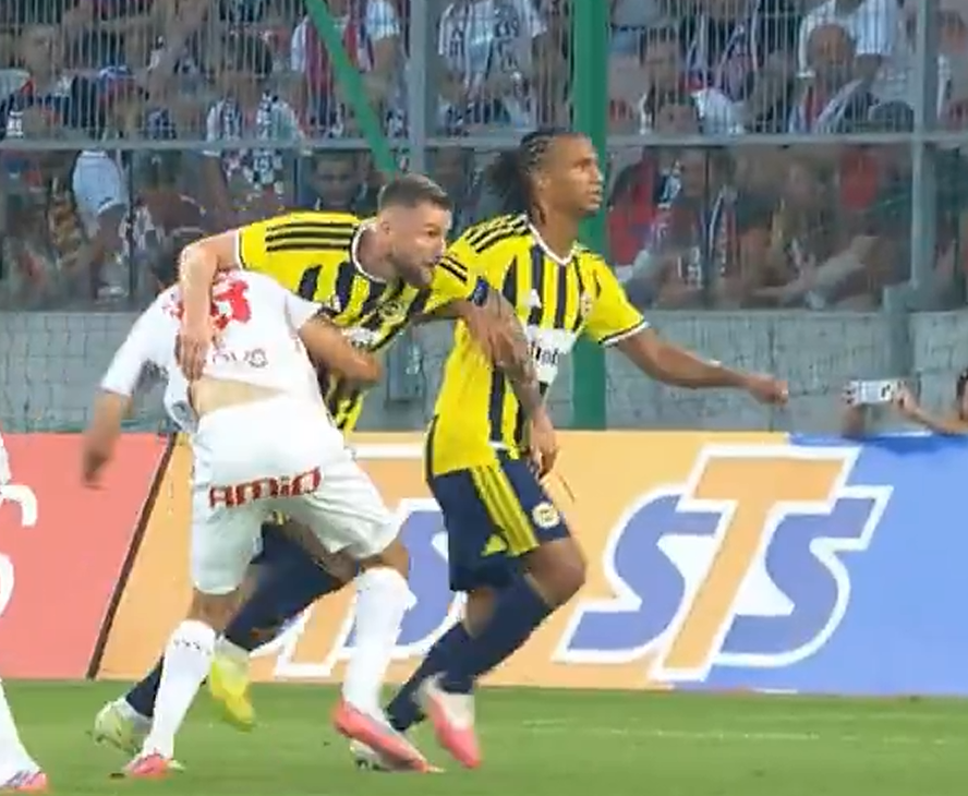 İlk yarı 1-1 berabere bitti!