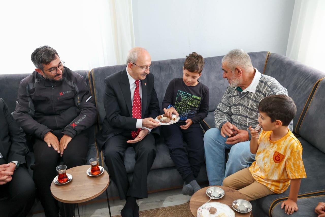 Kılıçdaroğlu, Özvarlı ailesini ziyaret etti