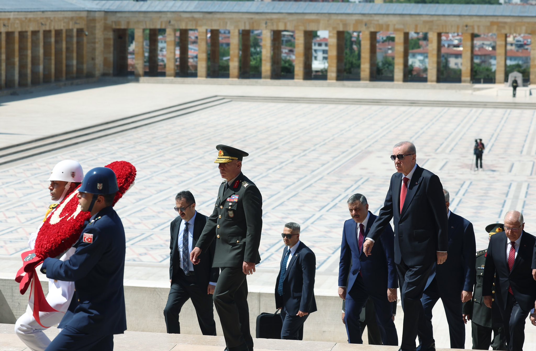 Cumhurbaşkanı Erdoğan ve YAŞ üyeleri Anıtkabir'i ziyaret etti!