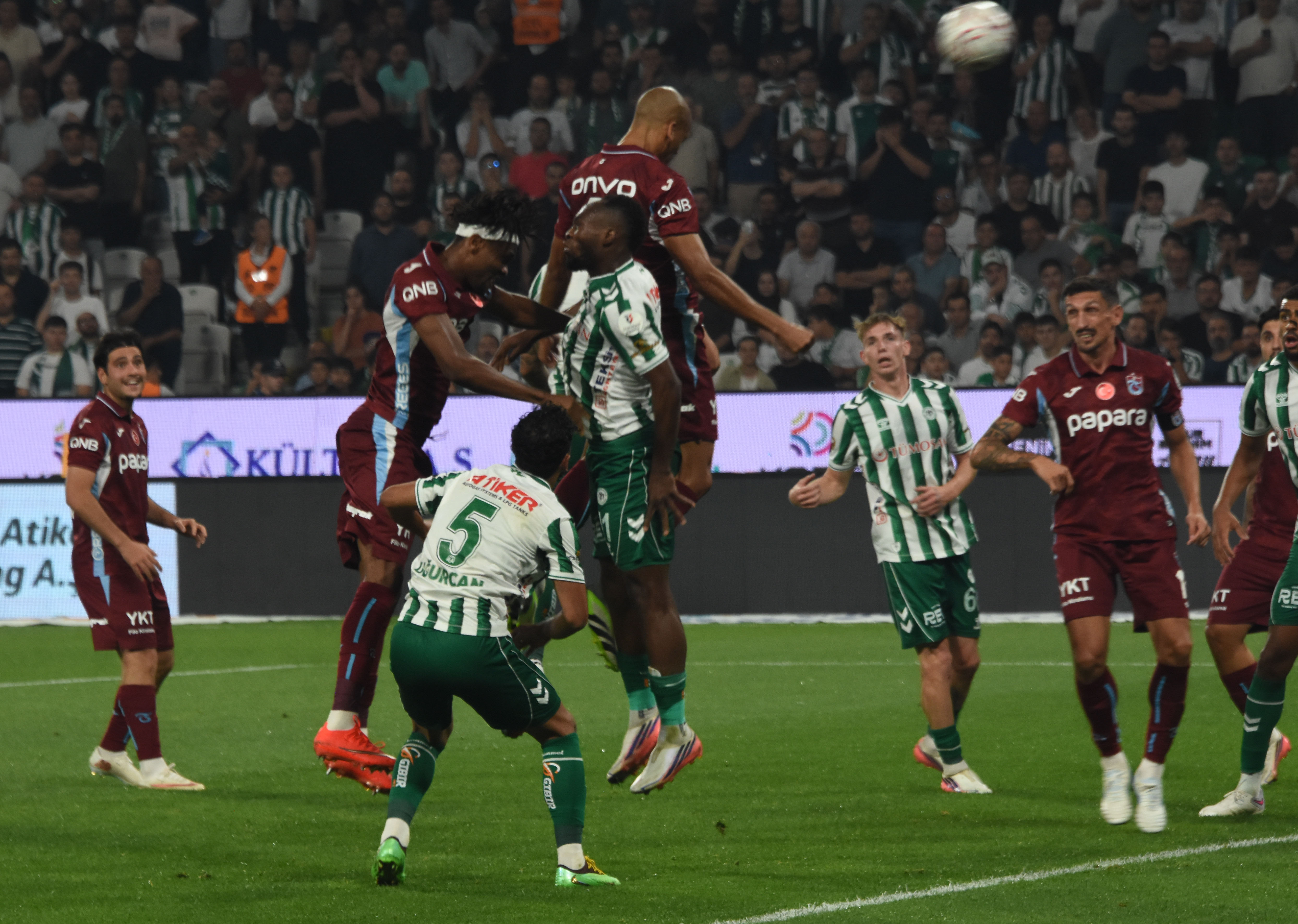 Konyaspor evinde Trabzonspor'u 1-0 mağlup etti!