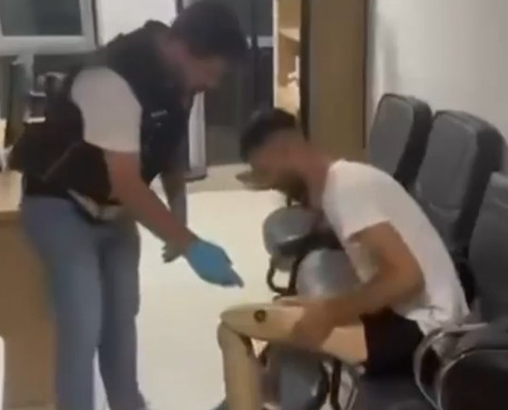 Protez bacağından 830 gram metamfetamin çıktı