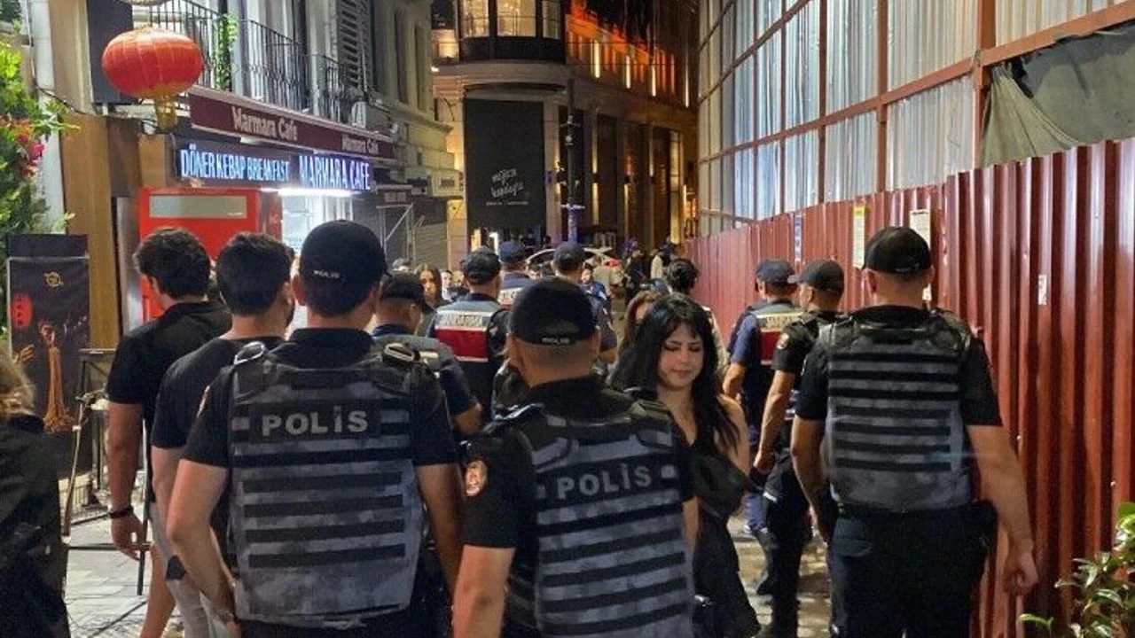 İstanbul'da 'Ailem Güvende' operasyonu: 20 şüpheli tutuklandı