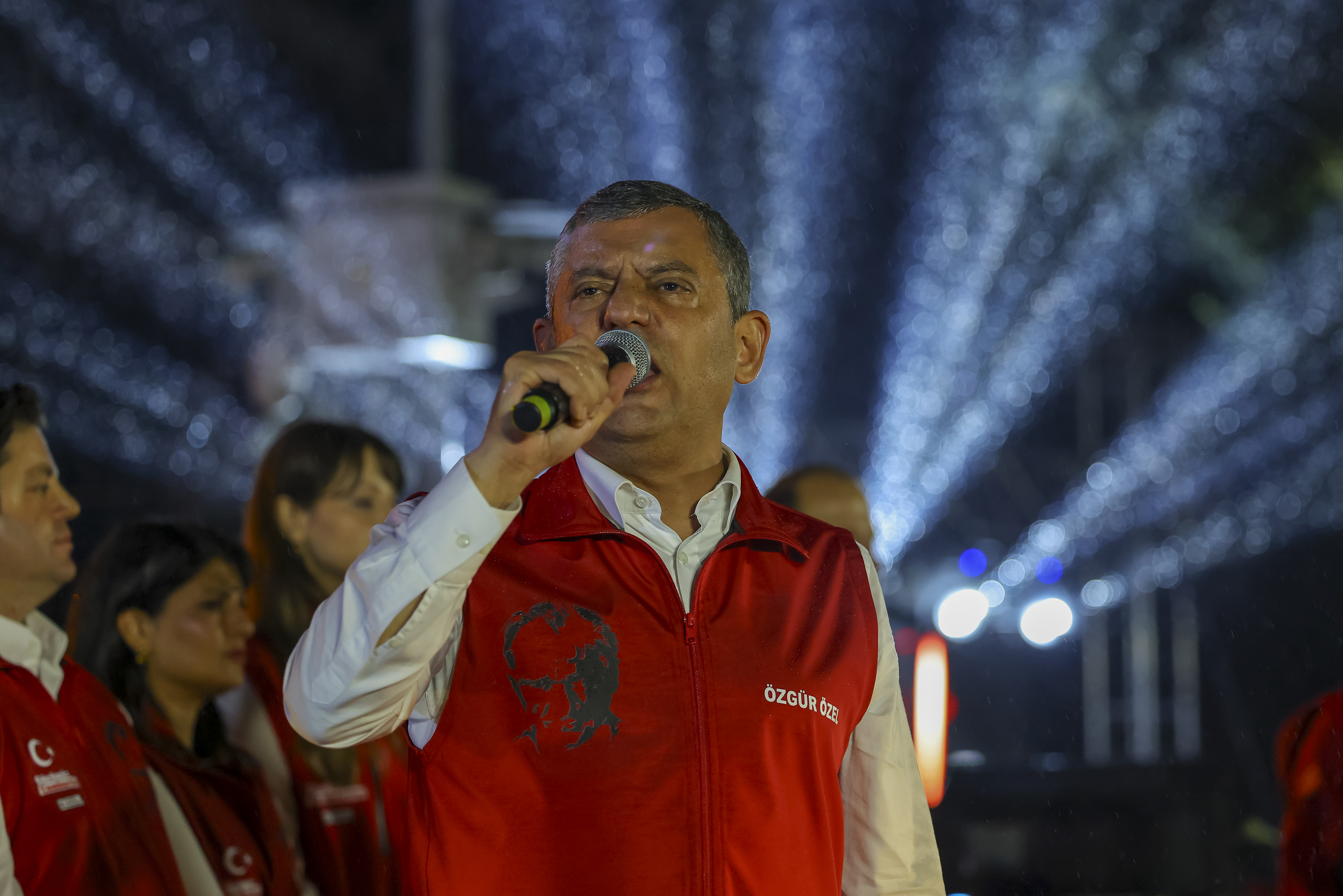 Özgür Özel: Cumhuriyet, kimsesizlerin kimsesidir