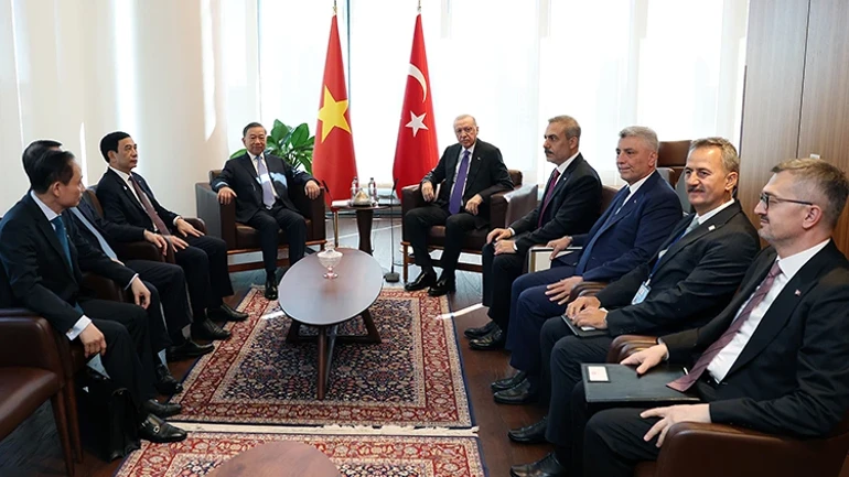 Cumhurbaşkanı Erdoğan'dan Türkevi'nde diplomasi trafiği