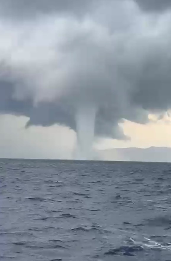 Bodrum açıklarında dev hortum