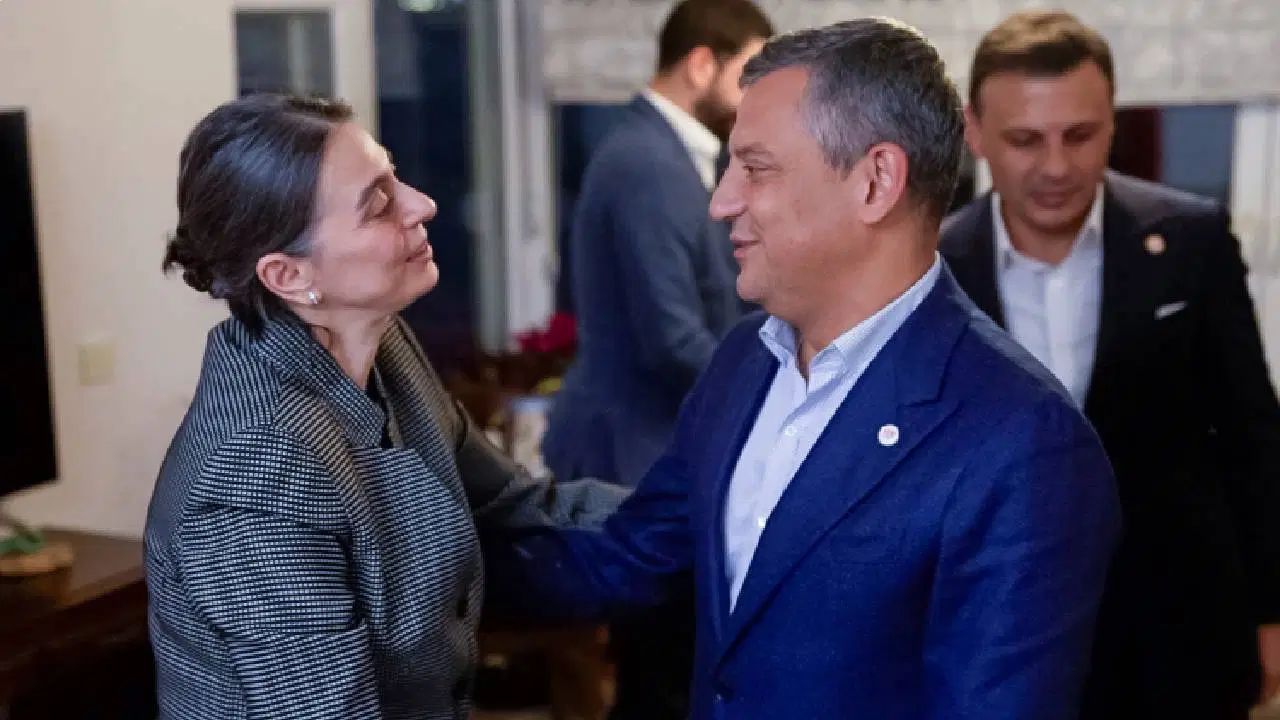 Özgür Özel'den Sinem Dedetaş'a ziyaret! 