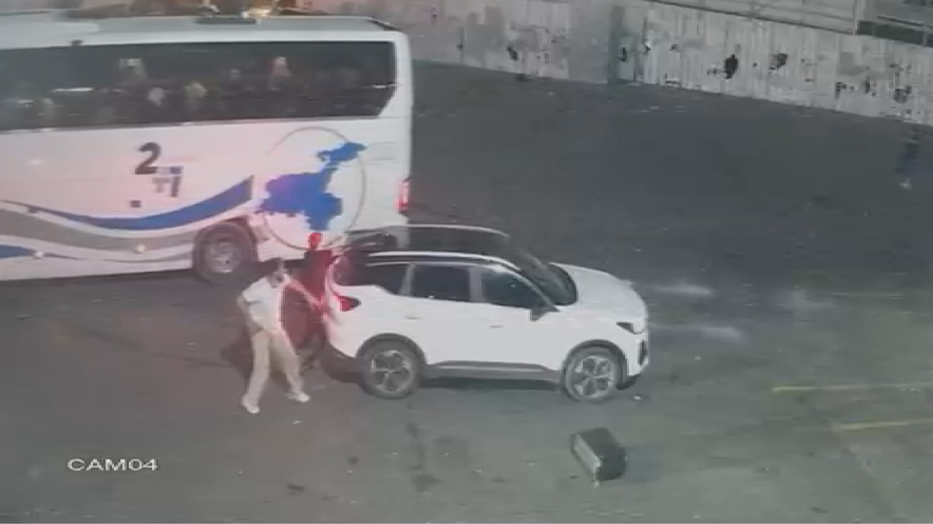 İstanbul'da DEAŞ'lı teröristin vurulduğu anlar kamerada!