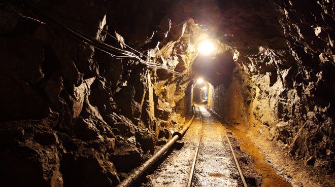 Altın madeninde facia! 107 madencinin can verdiği göçükte çok sayıda madencinin toprak altında olduğu belirtiliyor