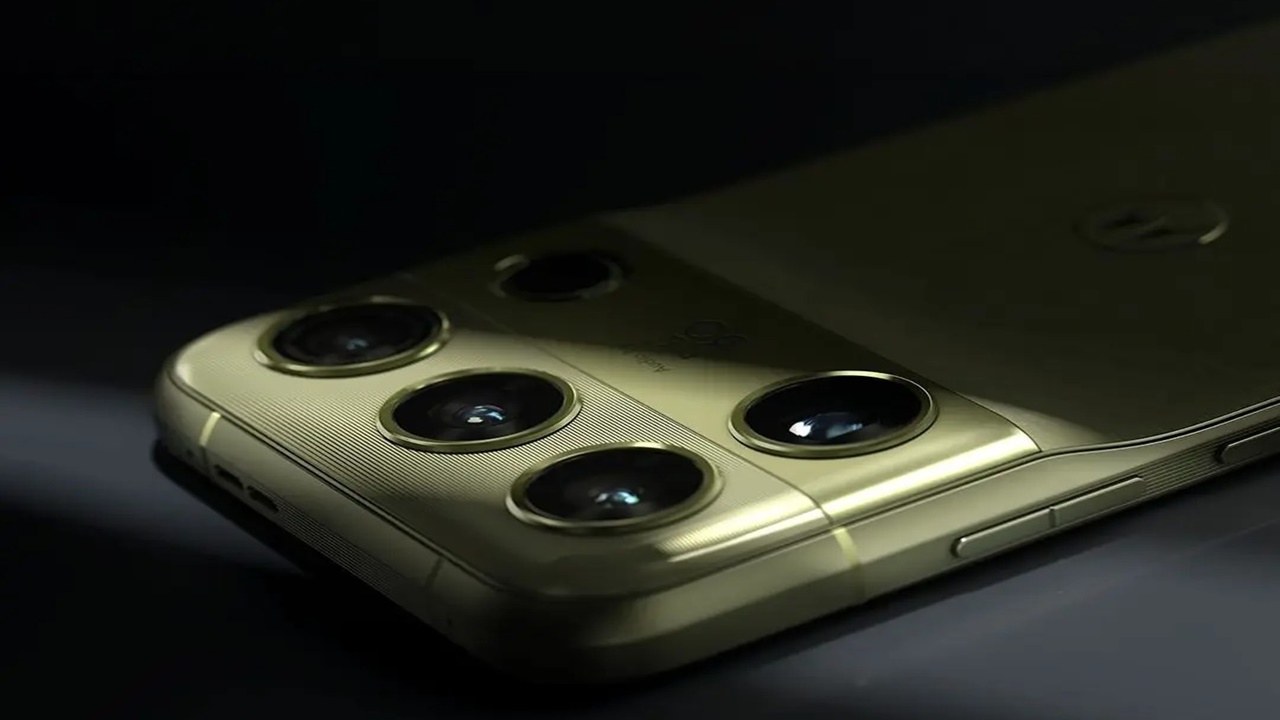 Motorola’dan Ezber Bozan Amiral Gemisi: Asimetrik Tasarımlı Signature 27 Tanıtıldı
