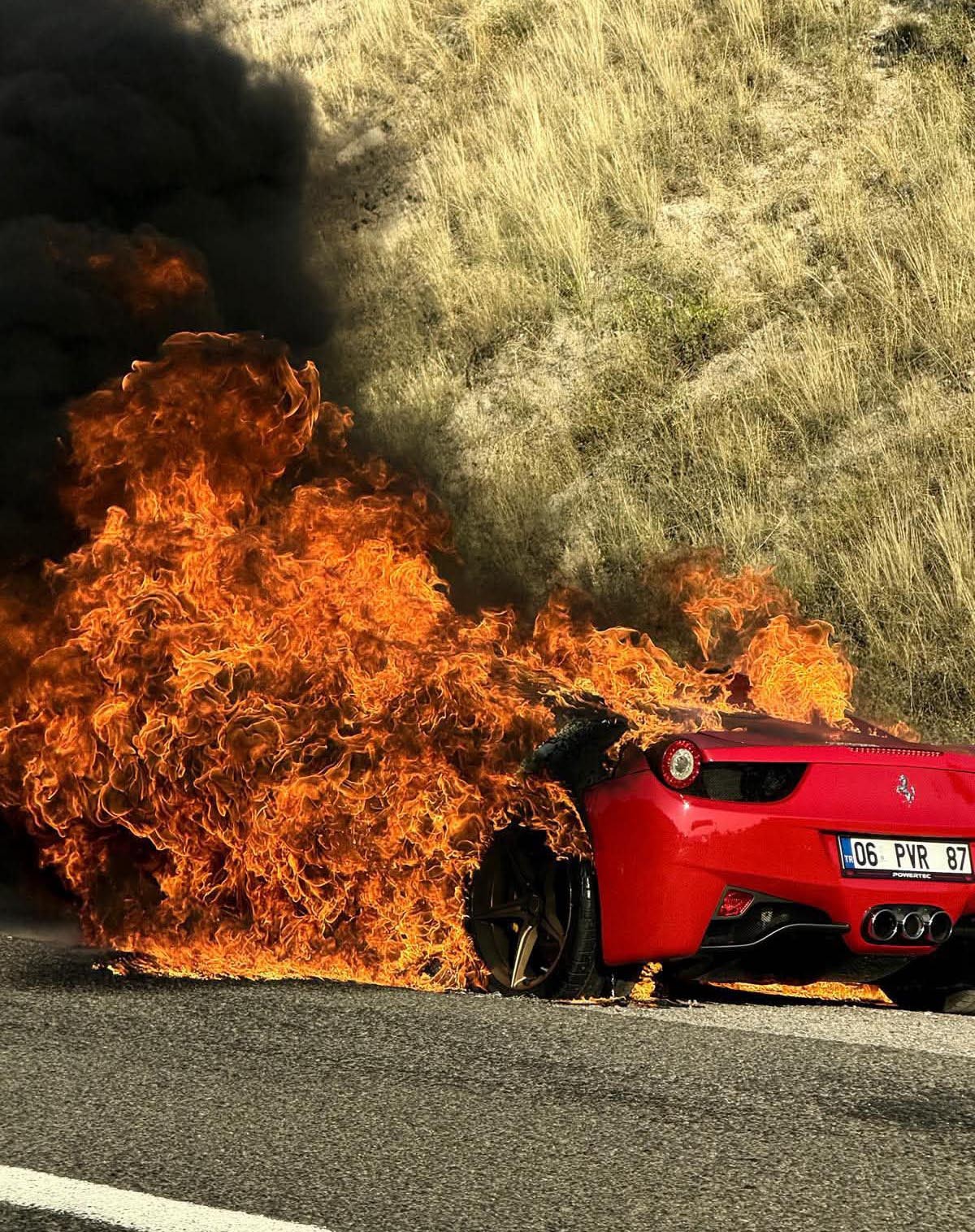 Ferrari alev topuna döndü!