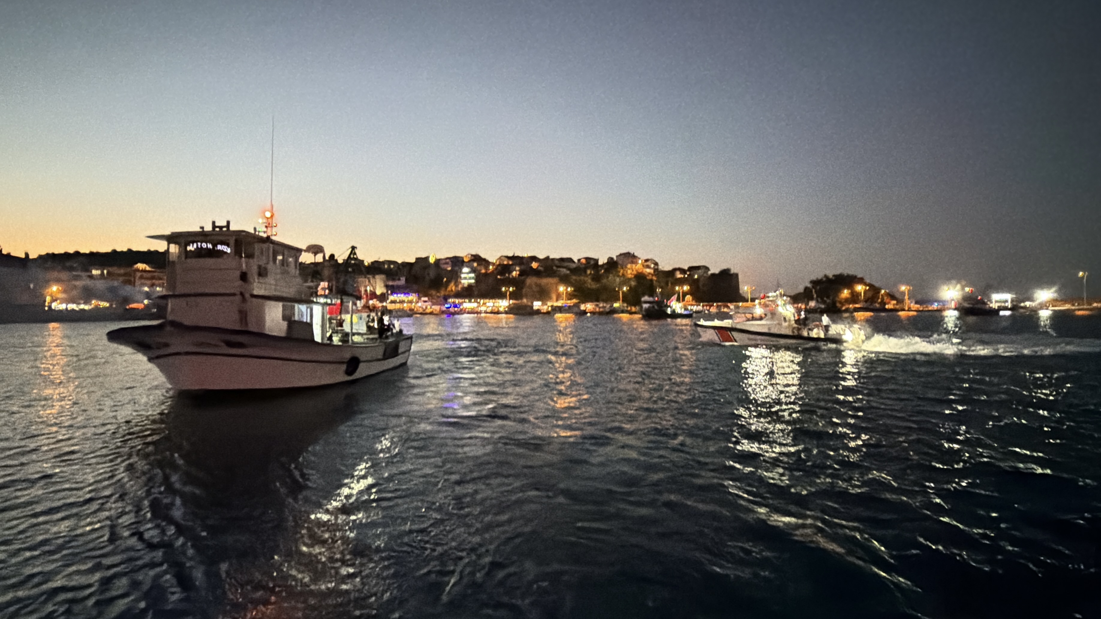 Av yasağının bitmesine saatler kaldı! Balıkçılar 'Vira Bismillah' diyerek denize açıldı