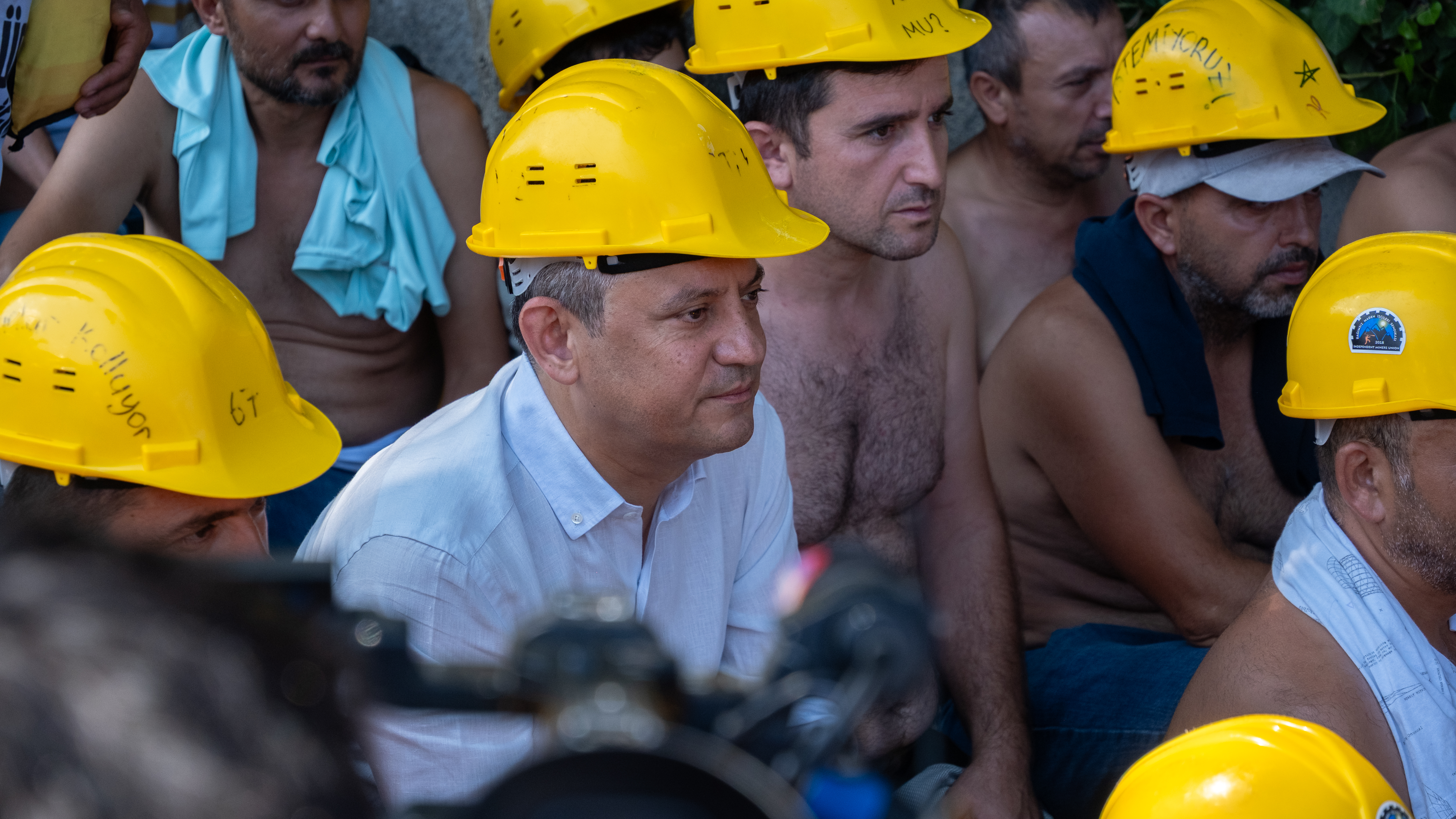Özgür Özel, eylemdeki madencileri ziyaret etti