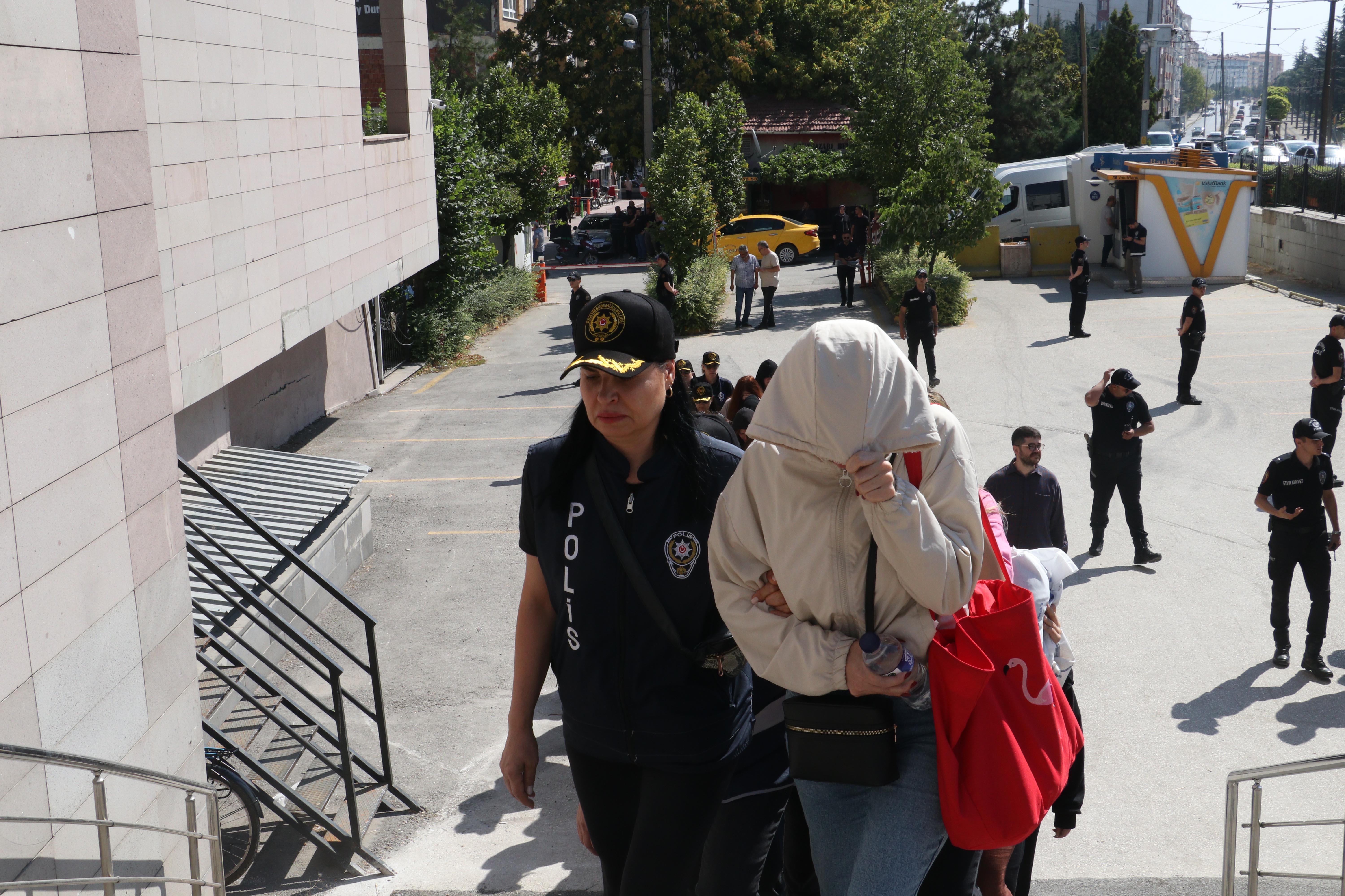 Eskişehir merkezli 116 milyon liralık modem dolandırıcılığında 53 tutuklama