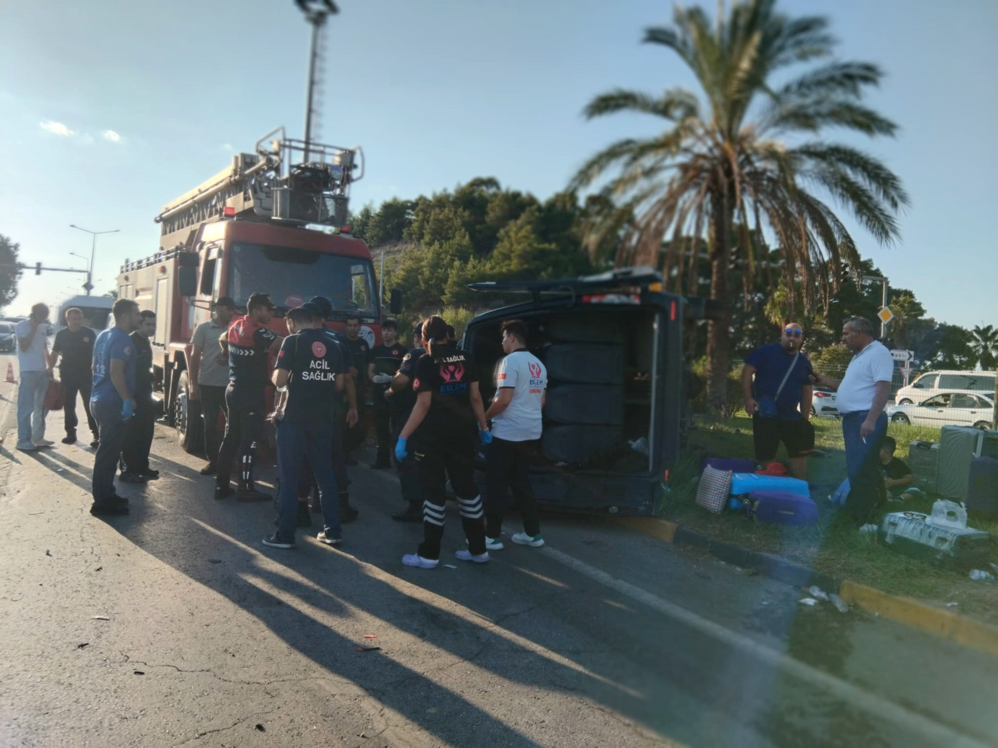 Antalya'da zincirleme kaza! 15 kişi yaralandı