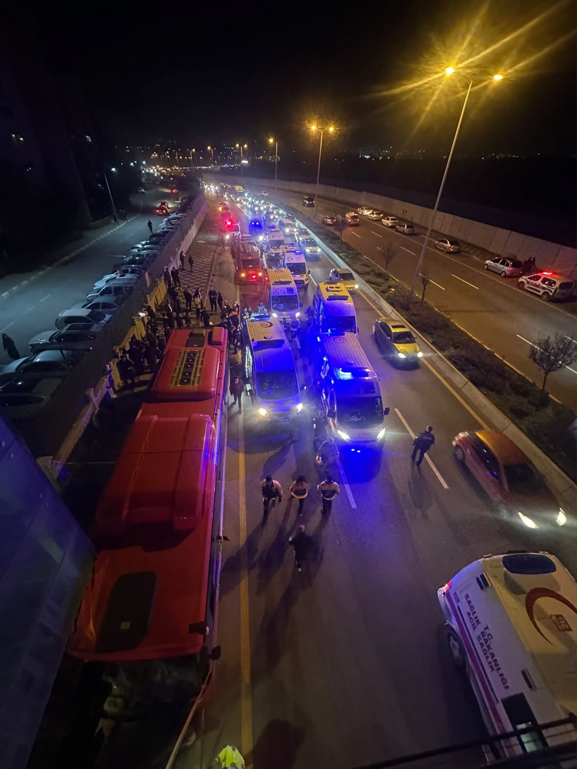 Ankara'da EGO otobüsü üst geçide çarptı! 24 yaralı kişi yaralandı