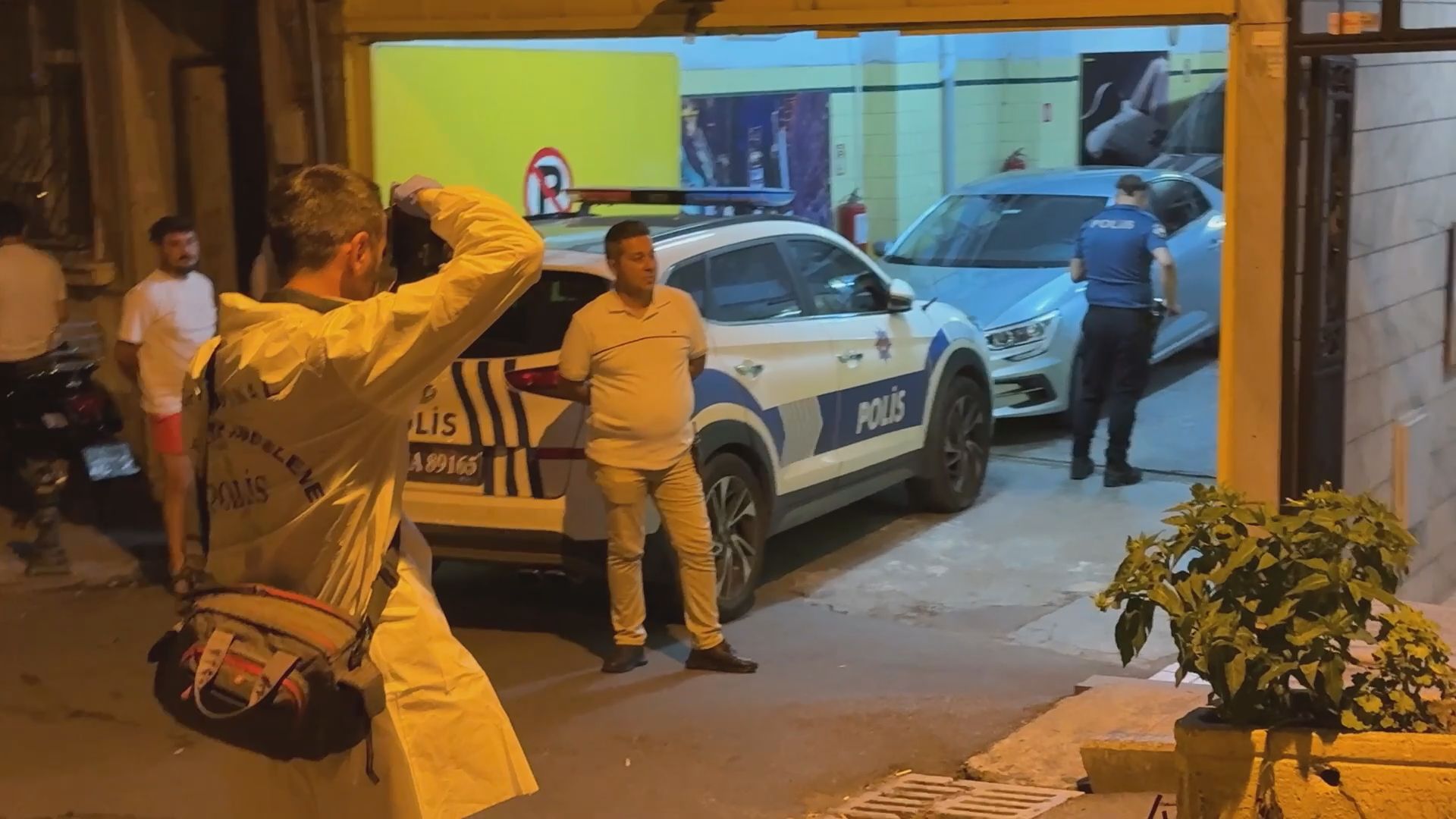 İstanbul'da silah sesi duyan anne oğlunu başından vurulmuş halde buldu!
