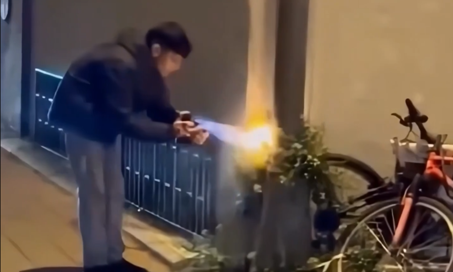 Fatih'te tehlikeli anlar! 13 yaşındaki çocuk doğal gaz borusunu yakmaya çalıştı