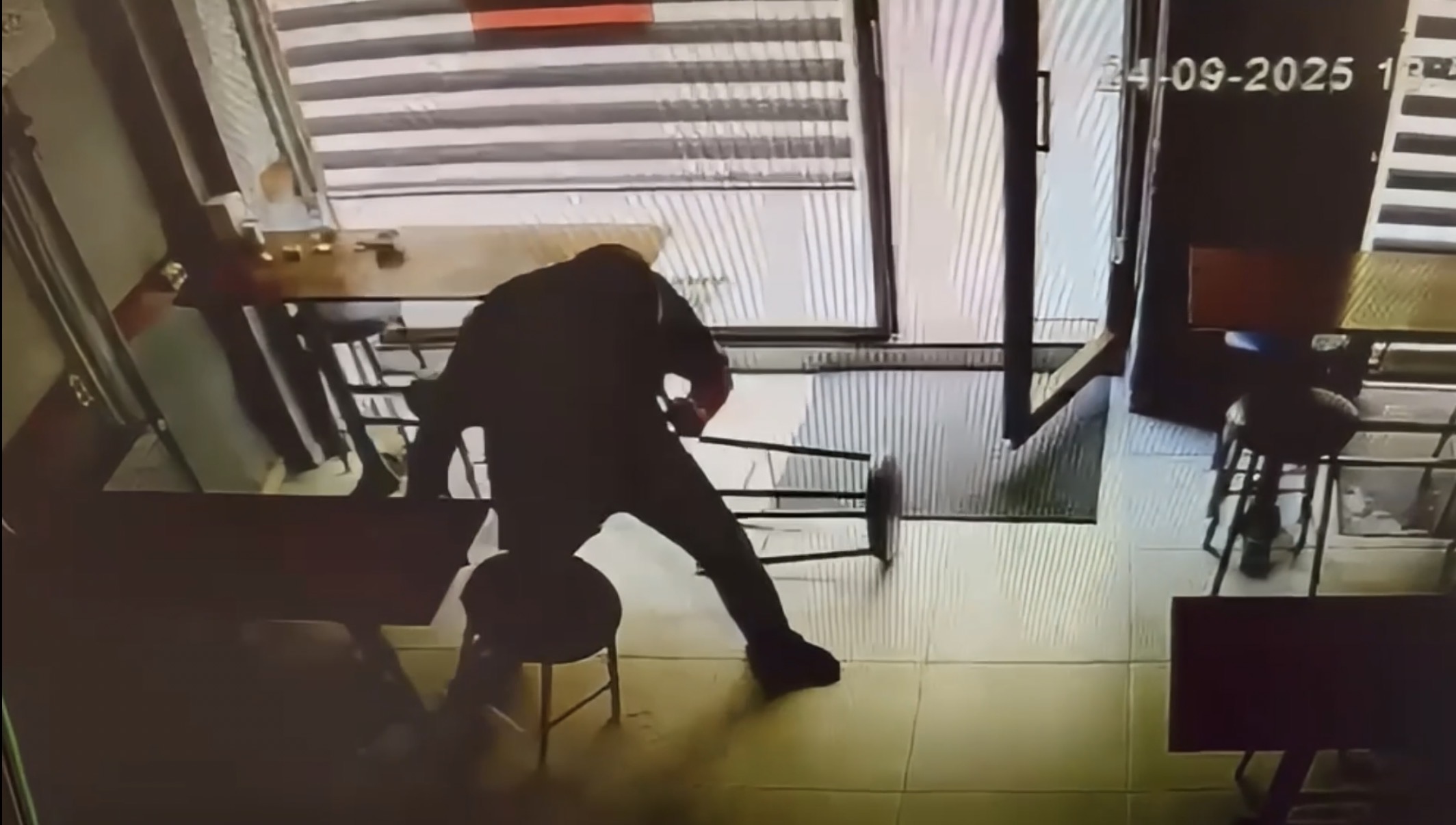 Telefonda 'Ya siz gelin beni vurun ya da ben sizi' diye bağıran avukata kurşun yağmuru!