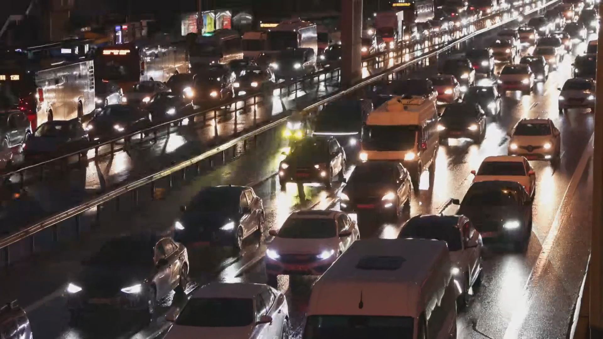 İstanbul'da trafik yoğunluğu yüzde 85'e ulaştı