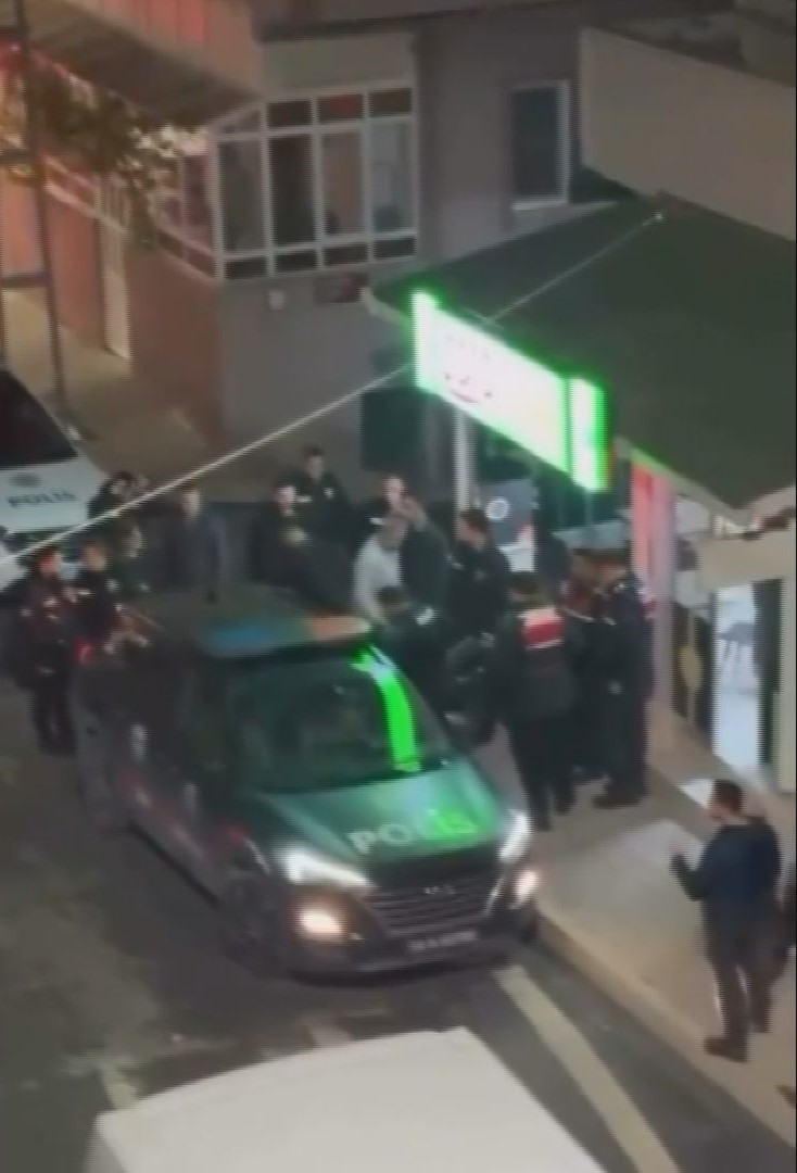 Esenyurt'ta kuyumcuya ateş açıp araç gasbetti! Çiğ köftecide yakalandı