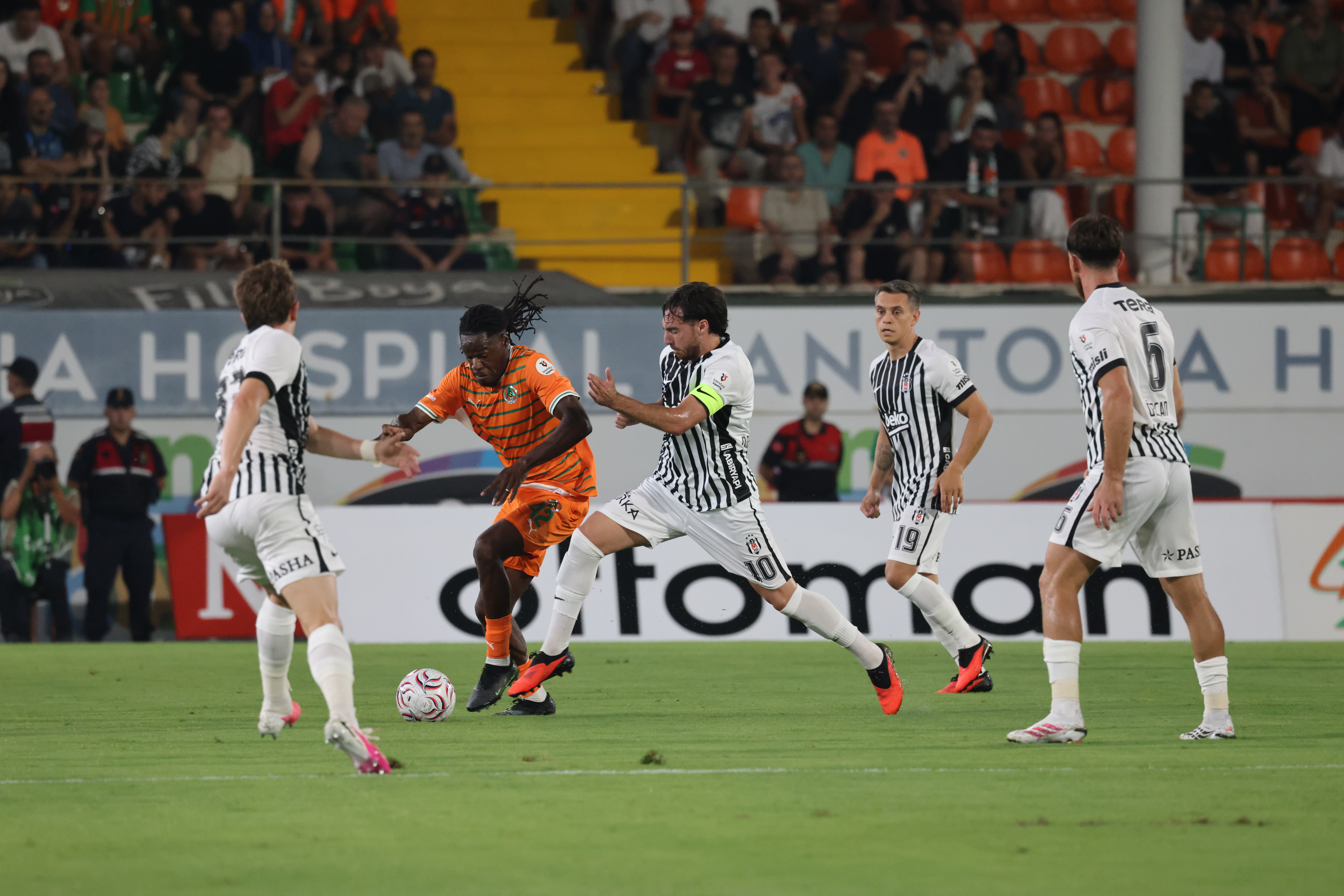 Beşiktaş, Alanya'da tek golle yıkıldı!