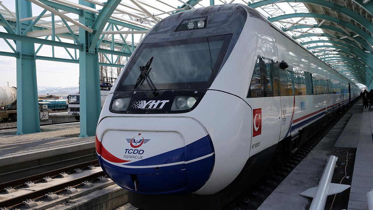YHT Bilet Fiyatlarına Yeni Ayar: Ankara-İstanbul Seferi 990 TL Seviyesine Yükseldi