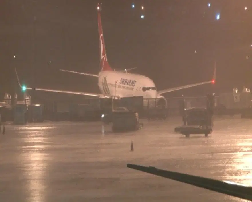 İstanbul Havalimanı'nda sağanak engeli! 43 uçak başka havalimanlarına yönlendirildi