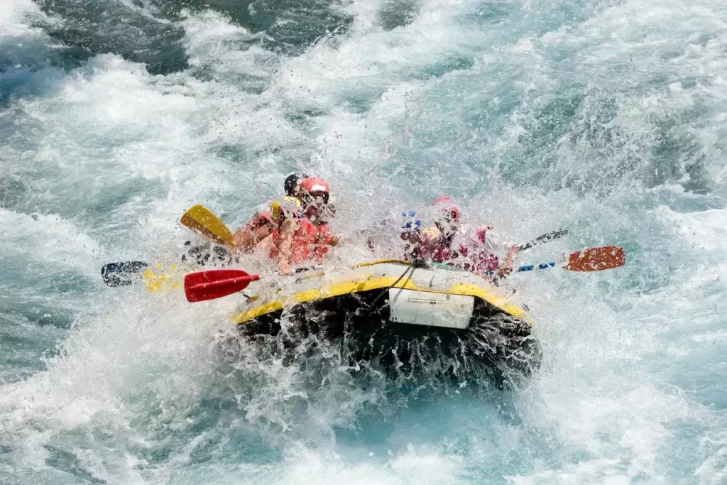 Muğla’da rafting botu devrildi: 12 yaşındaki çocuk öldü