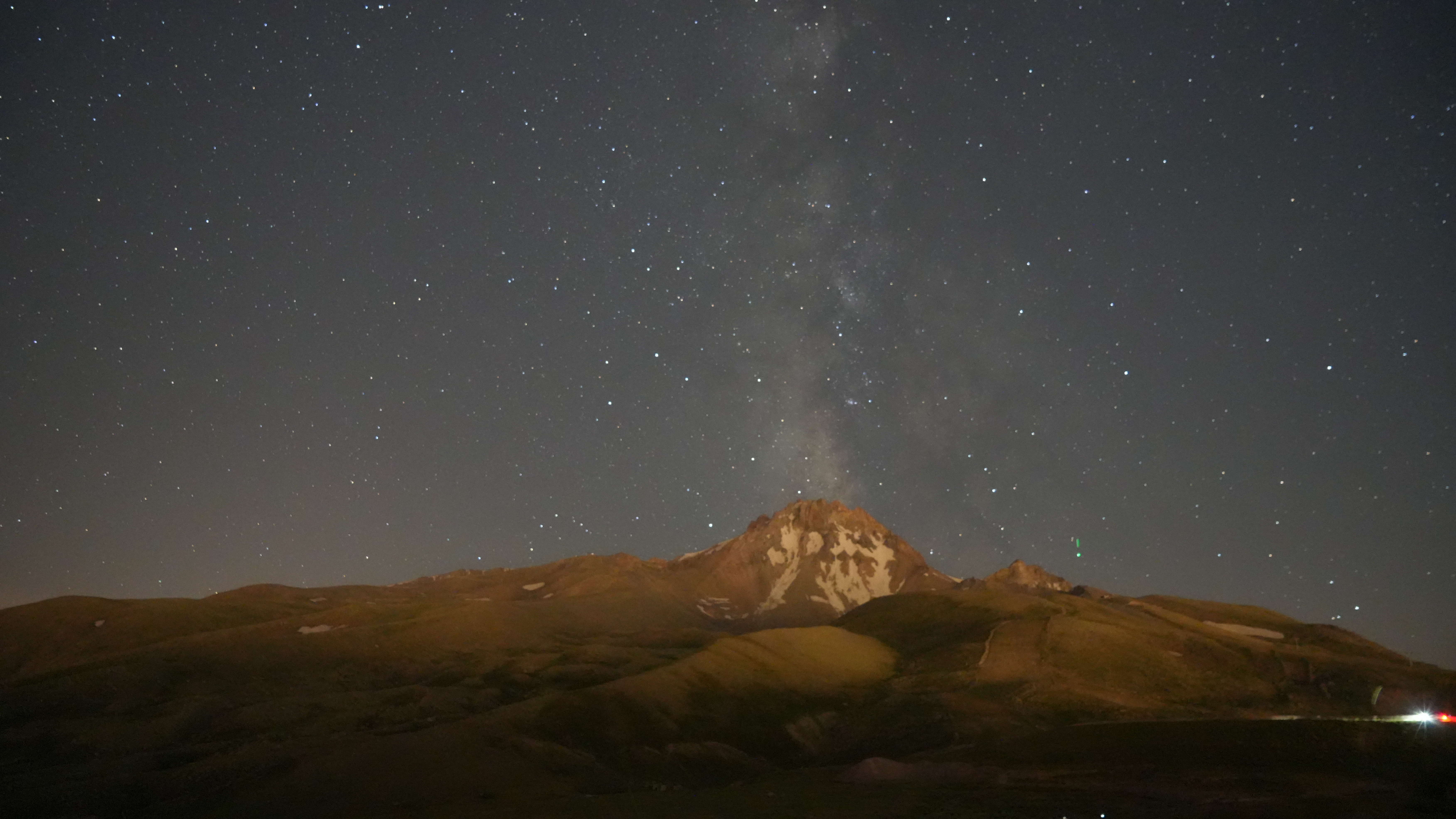 Perseid meteor yağmuru heyecanı! Cep telefonuyla çeken paylaşıyor