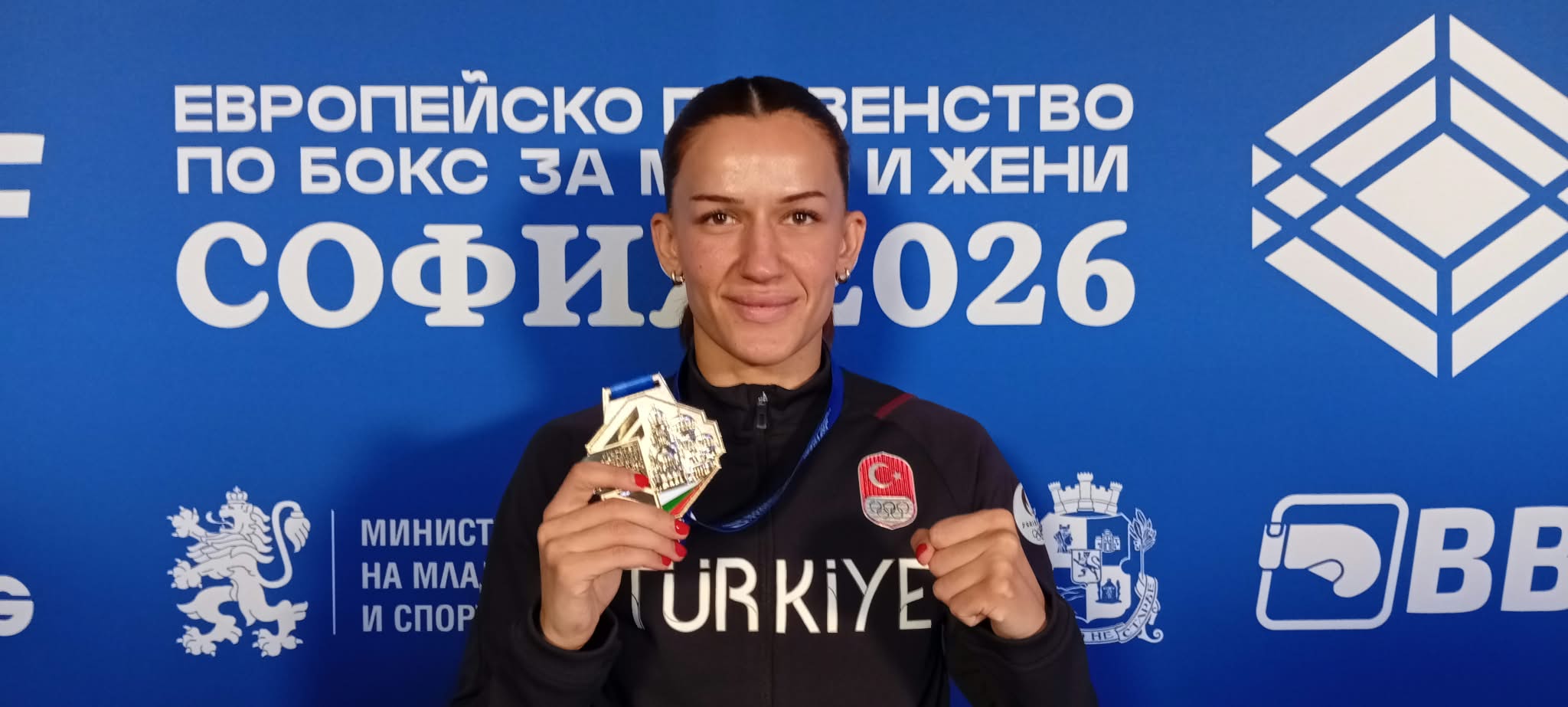 Hatice Akbaş, Avrupa Boks Şampiyonası'nda altın madalya kazandı