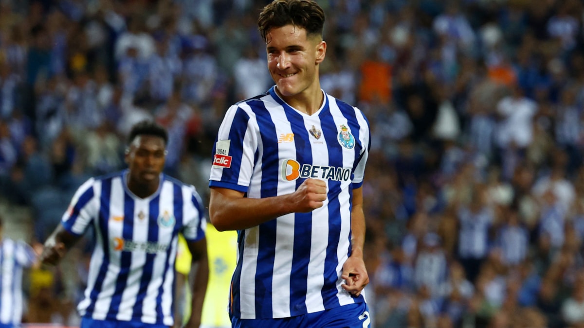 Milli futbolcunun evi soyuldu!