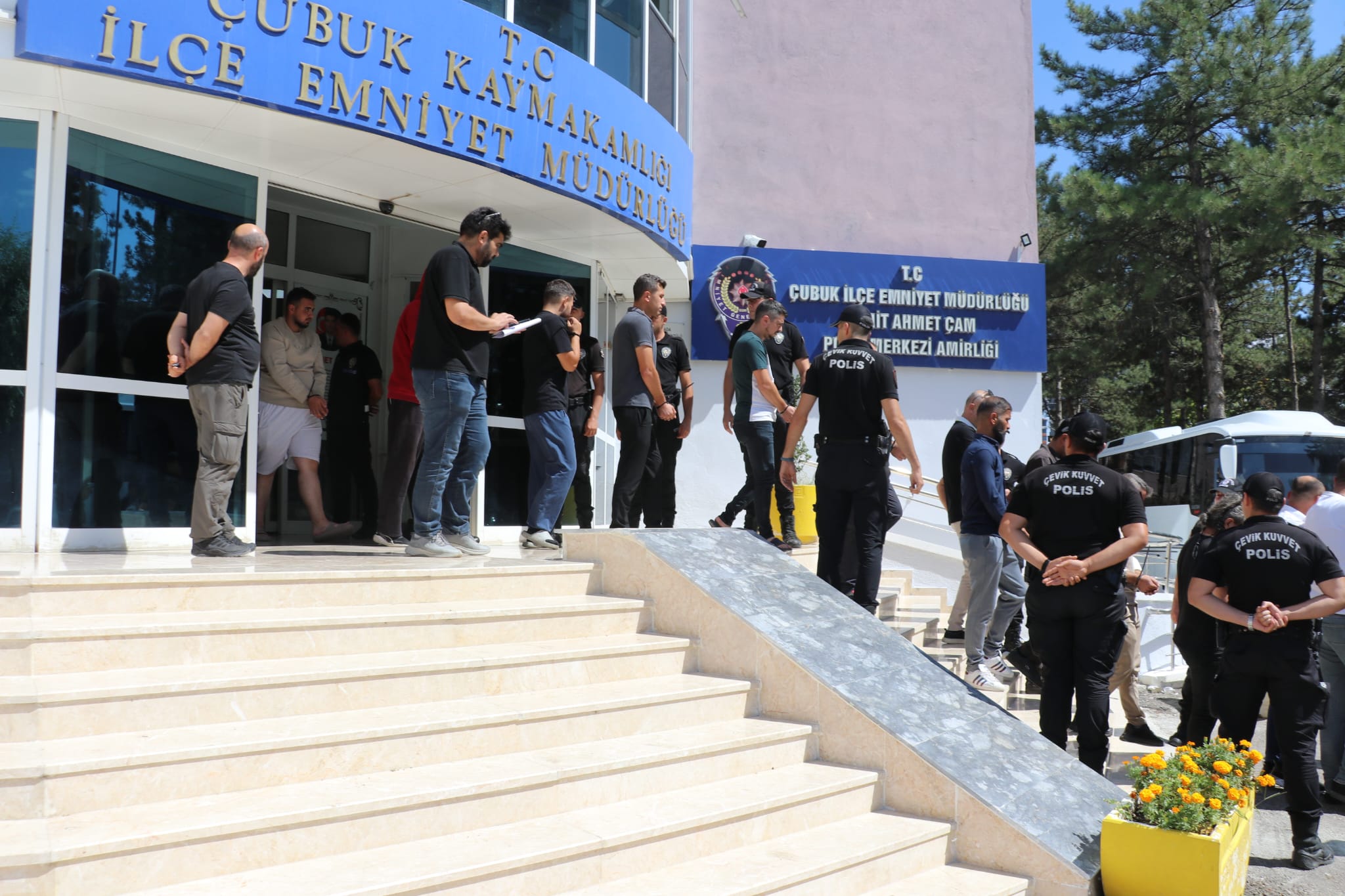 Uygulama noktalarını paylaşanlara baskın! 36 gözaltı
