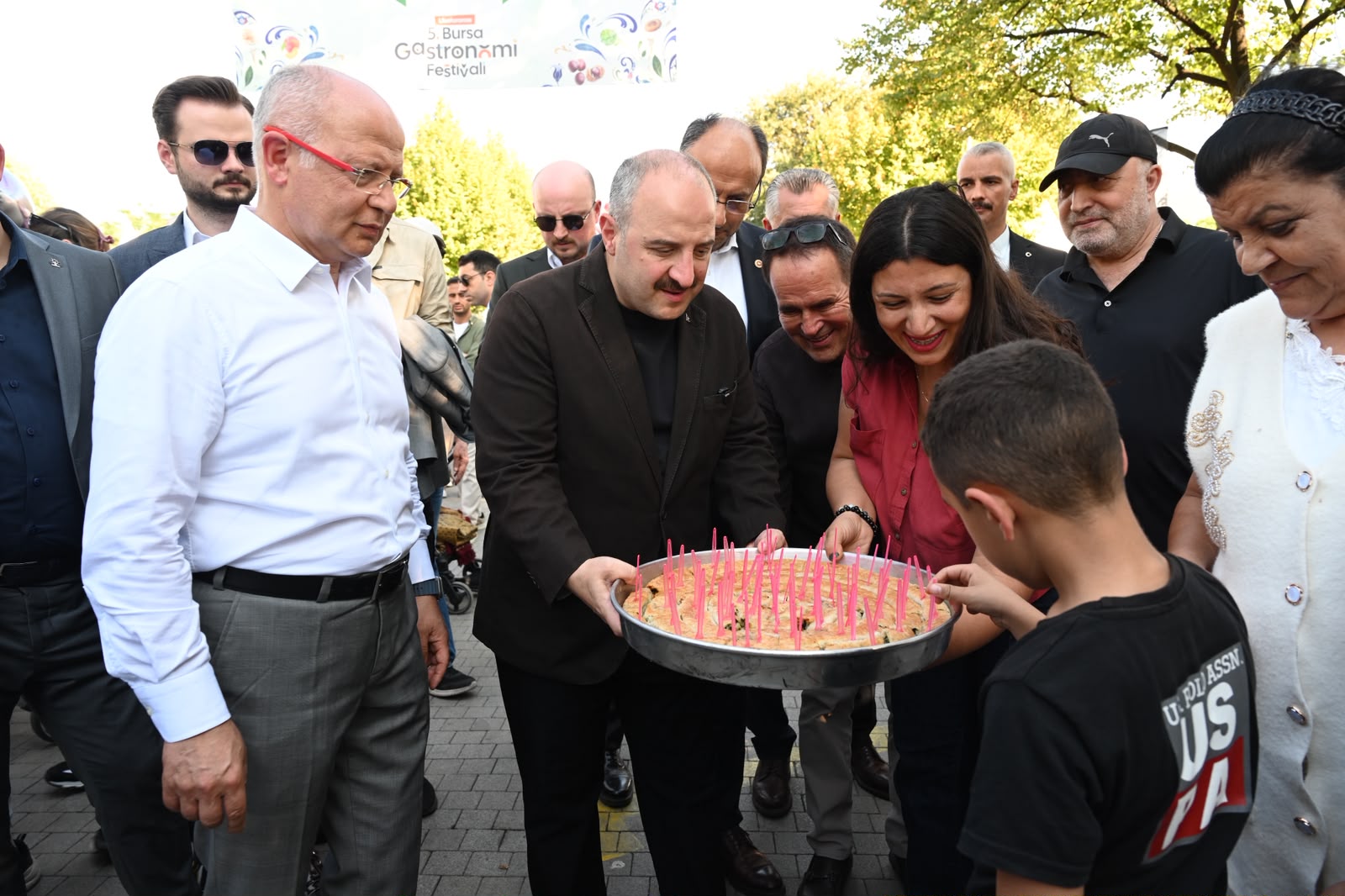Varank, Bursa Uluslararası Gastronomi Festivali’nde börek dağıttı