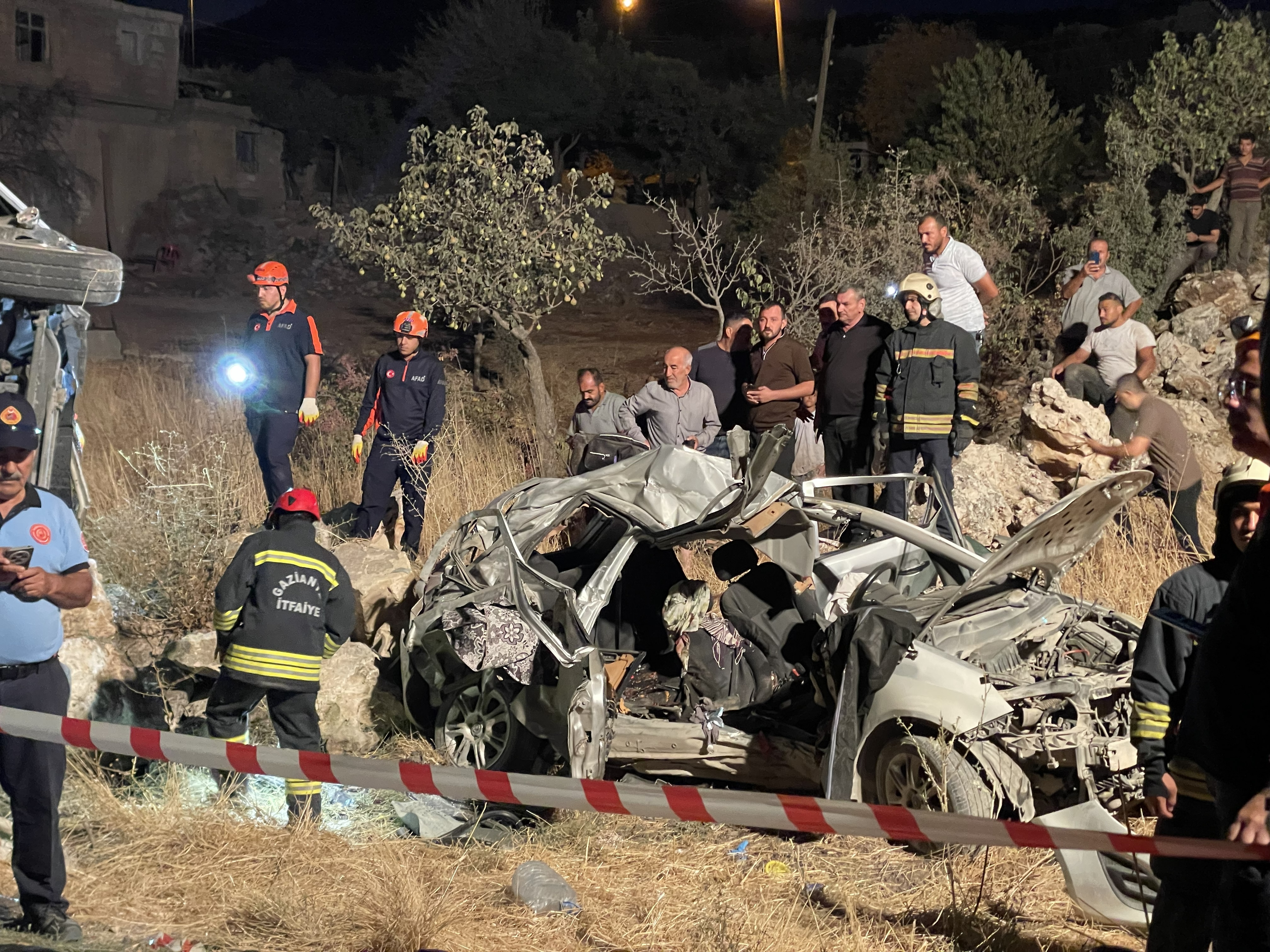 Gaziantep’te yolcu otobüsü ile otomobil çarpıştı; 7 ölü,13 yaralı 