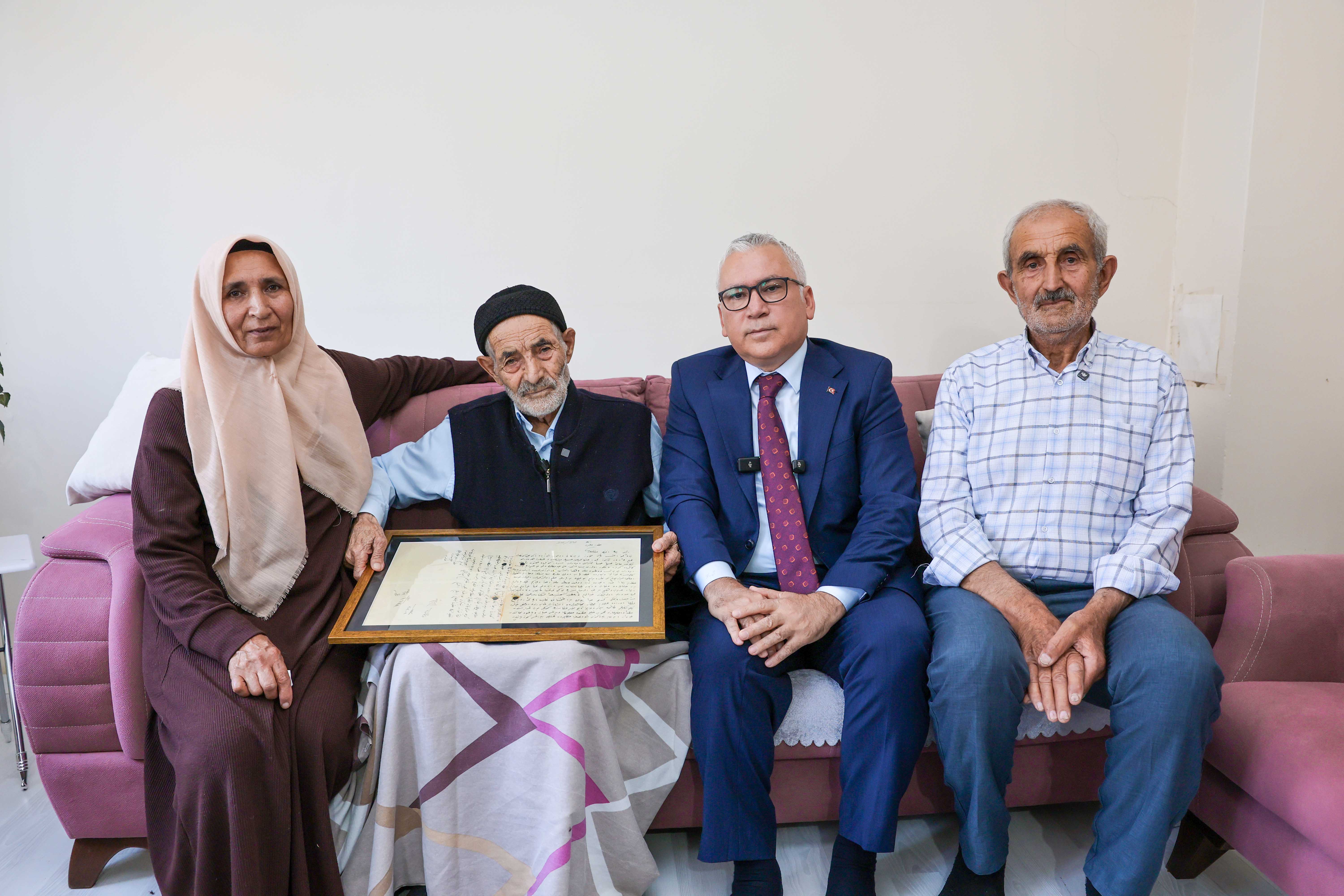 Savaş dönemine ait 113 yıllık 'emanet mektuplar' sahiplerine teslim edildi