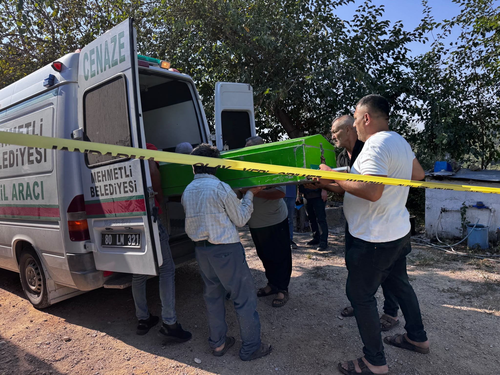 Osmaniye'de dehşet! Tahra ile oğlunu öldürdü, gelini ve torununu yaraladı