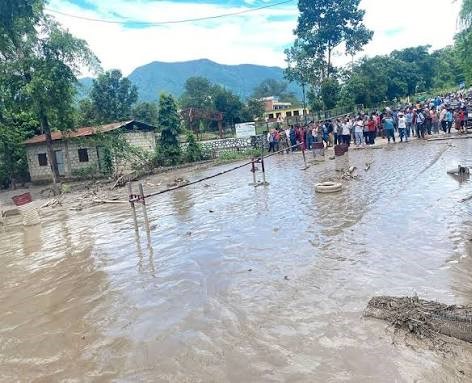 Nepal'deki selde hayatını kaybedenlerin sayısı 1451'e yükseldi
