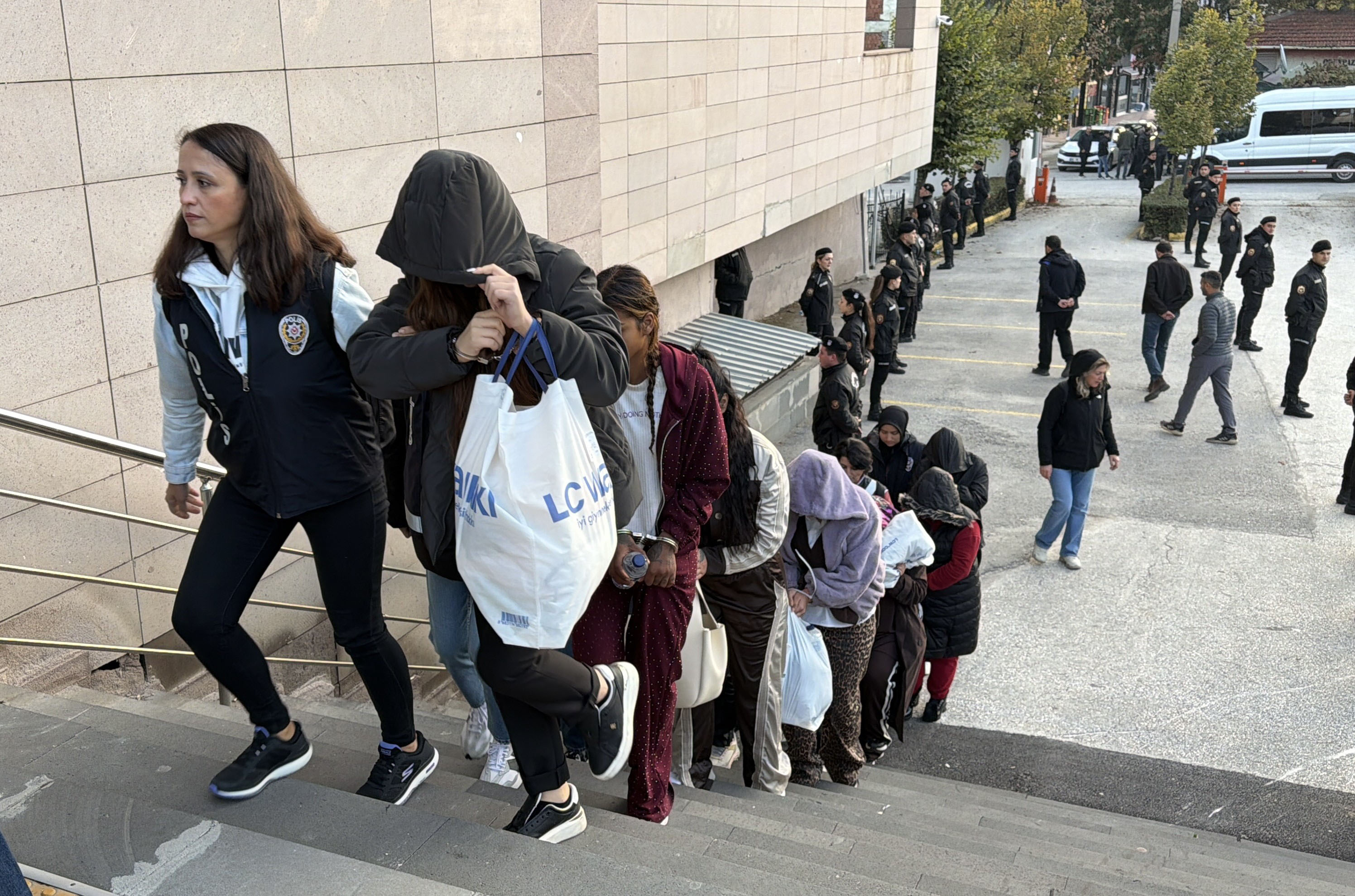 Yasa dışı bahis çetesine ağır darbe! 78 kişi tutuklandı