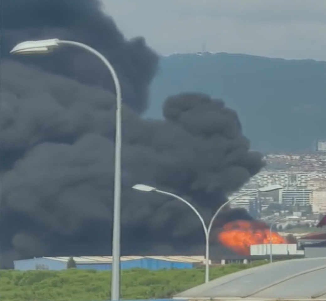 Tuzla’da Sanayi Sitesi’nde yangın