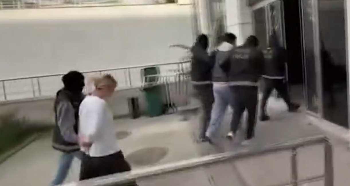 İstanbul'da uluslararası operasyon! Kırmızı ve Mavi Bülten'le aranan 2 kişi yakalandı