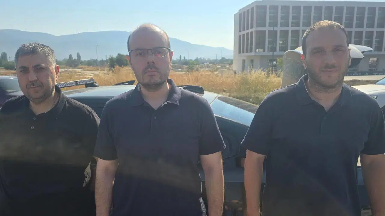 Eski İçişleri Bakanı İdris Naim Şahin'in aracıyla kaçmıştı: Alihan Kuriş'in kardeşi hakkında tutuklama kararı!