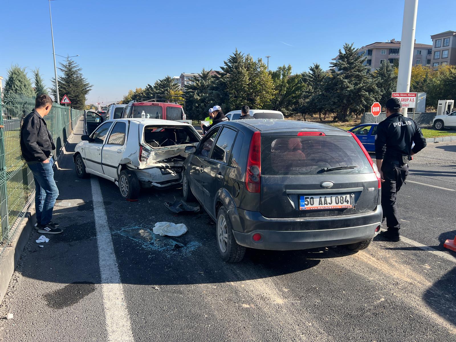 KPSS'ye yetişmeye çalışırken kaza yaptılar! 3 yaralı