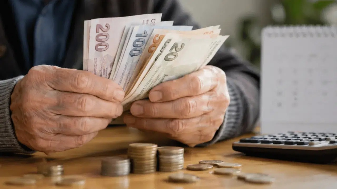 Emekliye Refah Payı Masada: Faruk Erdem Yüzde 10-20 Arası Ek Zam Senaryolarını Açıkladı
