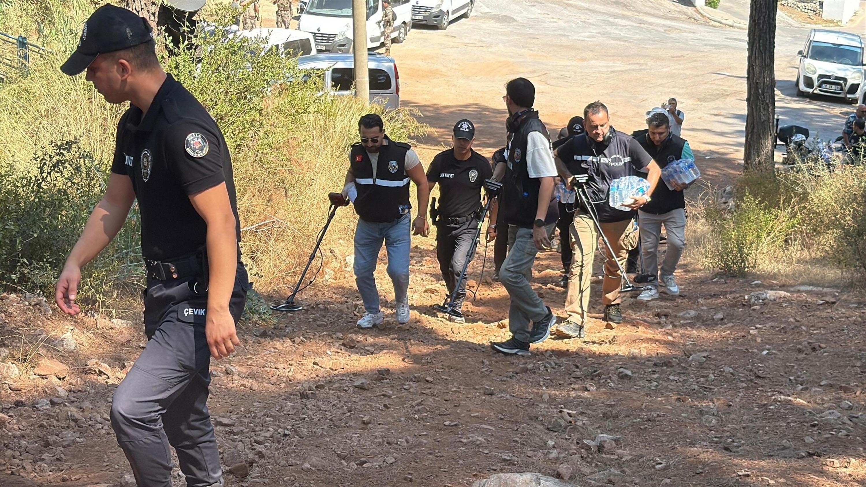 Suikast timindeki FETÖ'cünün gömdüğü silahlar aranıyor!