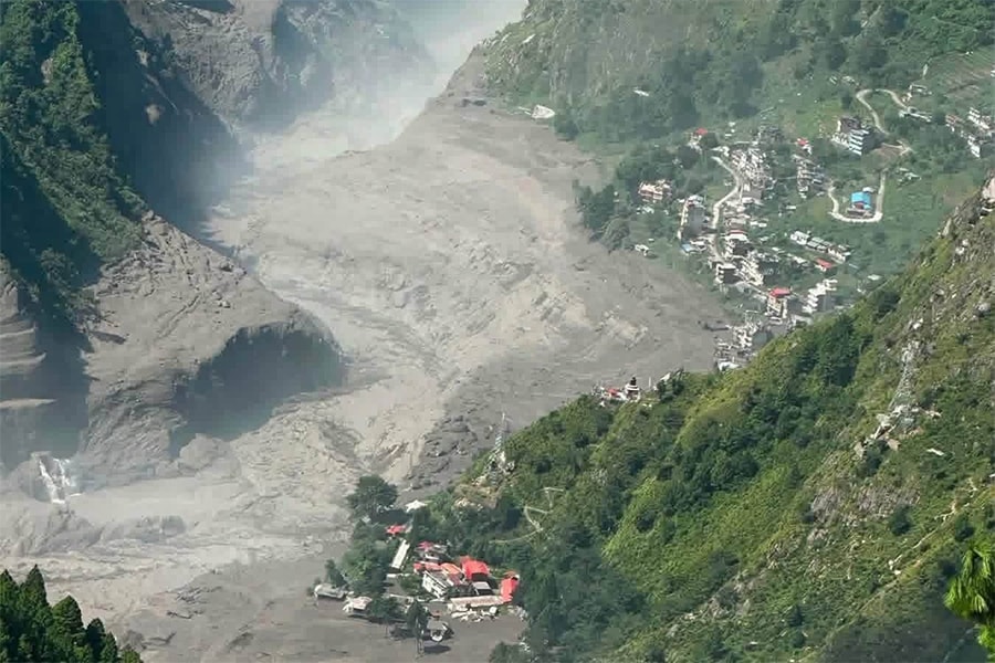 Nepal'deki selde ölü sayısı hızla artıyor! 