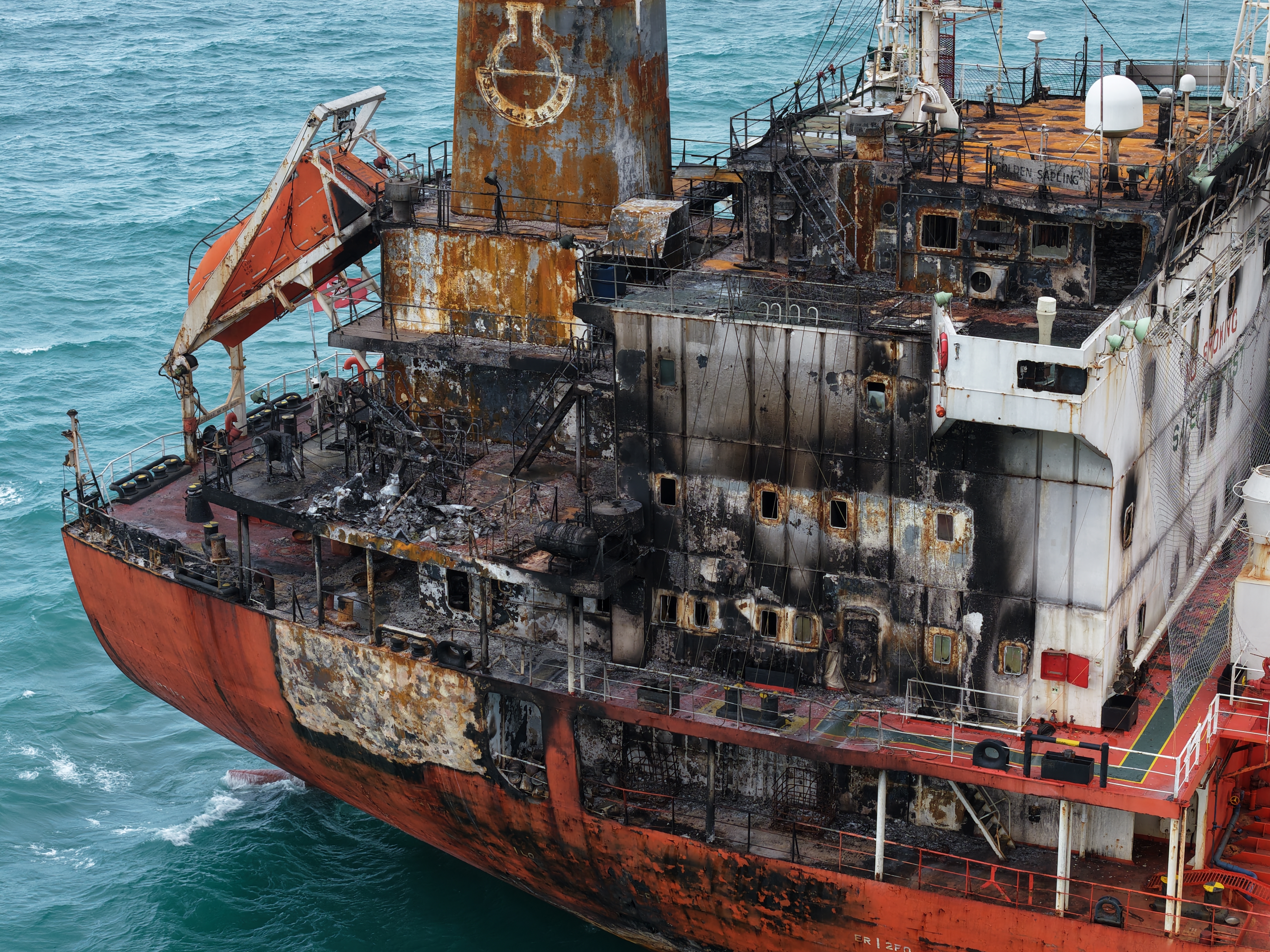 Karadeniz’de dron saldırısına uğrayan tanker, Samsun’da karaya oturdu