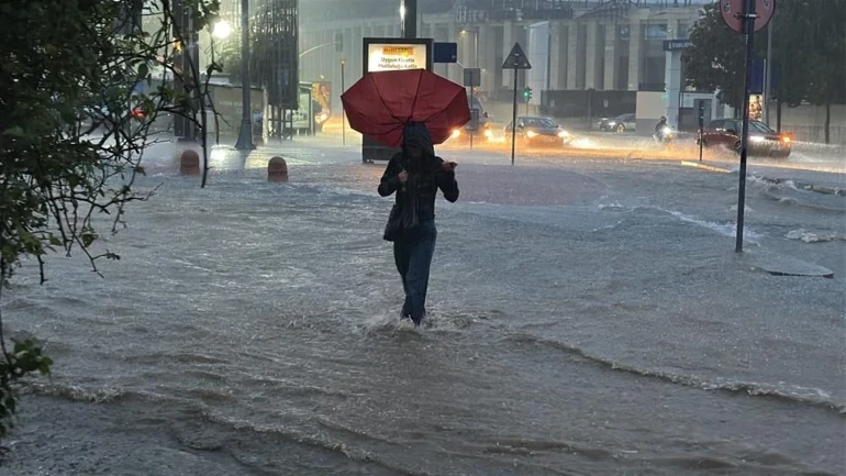 İstanbul'da beklenen yağış nedeniyle bazı eğitim ve sınavlara 2 gün ara verildi
