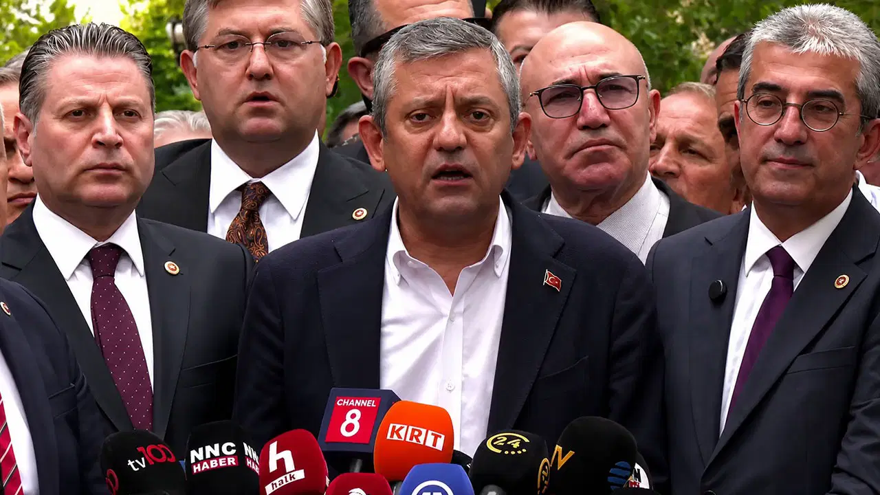 Özgür Özel'den cuma namazı çıkışı açıklama! Birinci Meclis'e gideceğiz