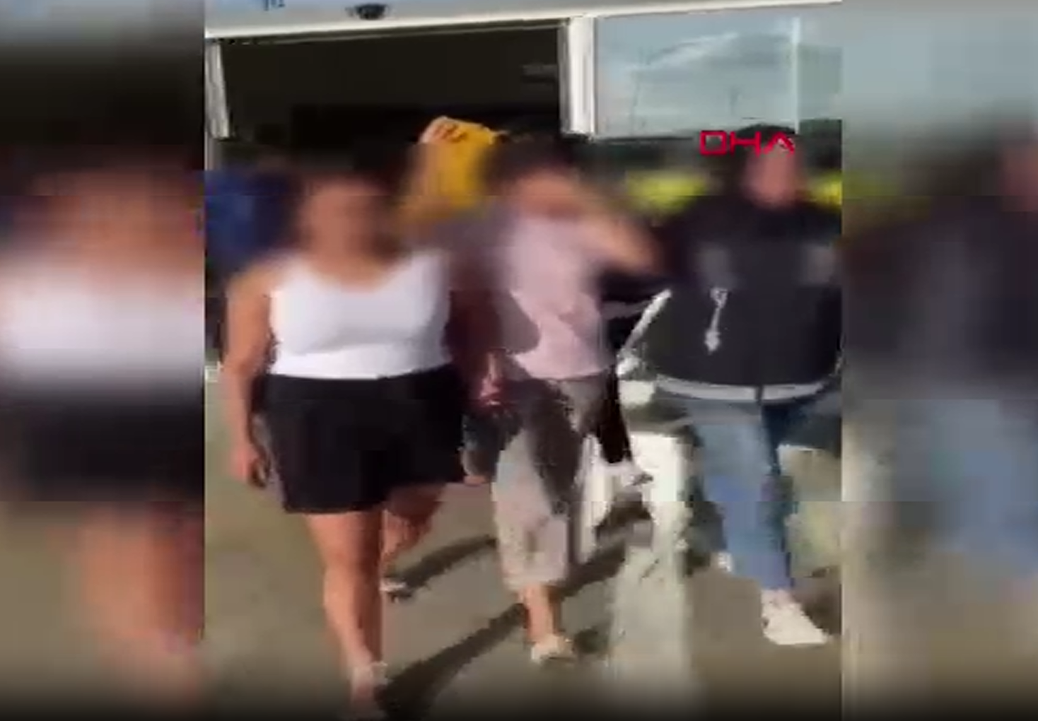 Konya'da fuhuş operasyonunda yabancı uyruklu 10 kadın, sınır dışı edildi